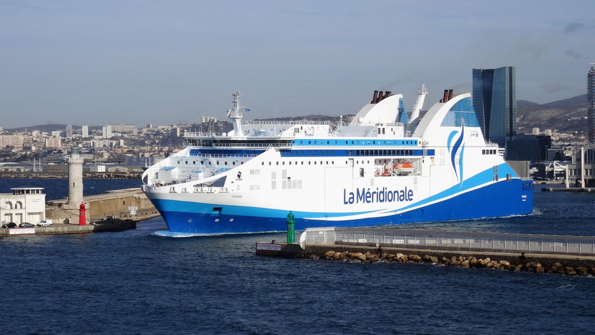 L'appareillage de Marseille du Piana, le 18 janvier 2018 ; photo : Jean-Pierre Fabre