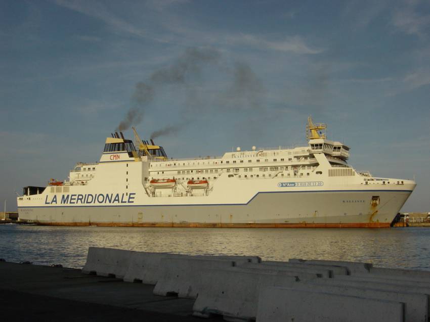 Le d&eacute;part du Kalliste du port de Bastia, en ao&ucirc;t 2006