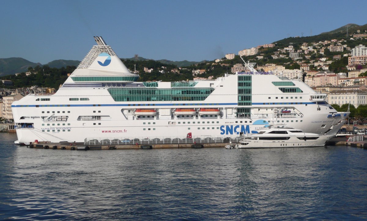 Le Napol&eacute;on Bonaparte, &agrave; quai &agrave; Bastia, en juillet 2012. ; photo : Romain Roussel