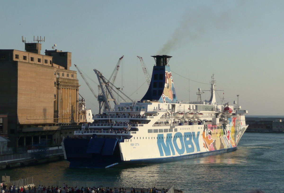 L'accostage du Moby Otta &agrave; Livorno, en juillet 2008, en provenance d'Olbia ; photo : Romain Roussel
