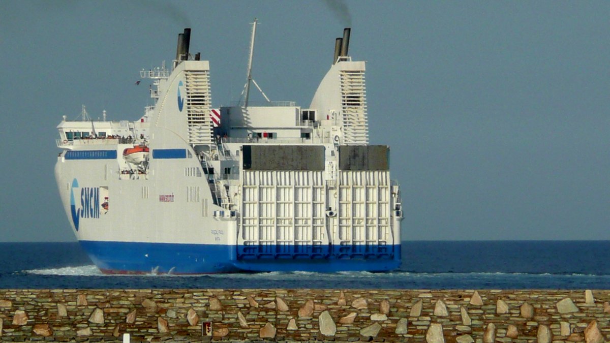 Le d&eacute;part du Pascal Paoli du port de Bastia en juillet 2014 ; photo : Romain Roussel