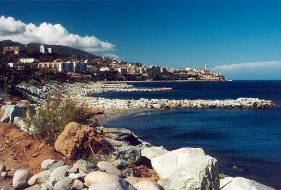 Le site de la Carbonite, au sud de la ville, sur lequel pourraient &ecirc;tre construits de futurs postes &agrave; quai.