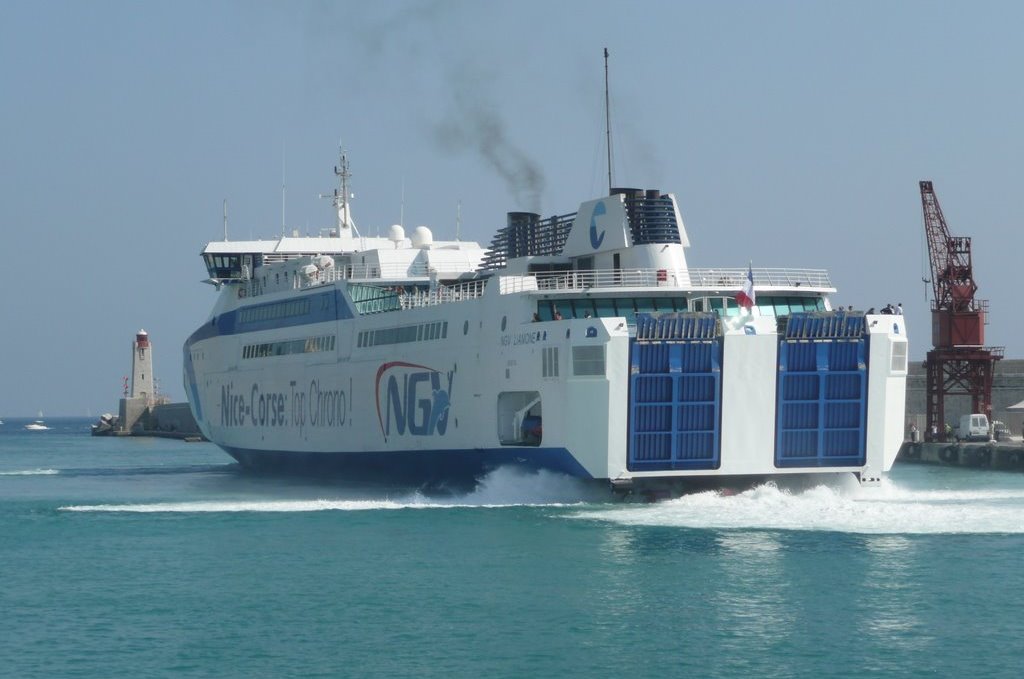 L'arriv&eacute;e du NGV Liamone &agrave; Nice, en ao&ucirc;t 2009.