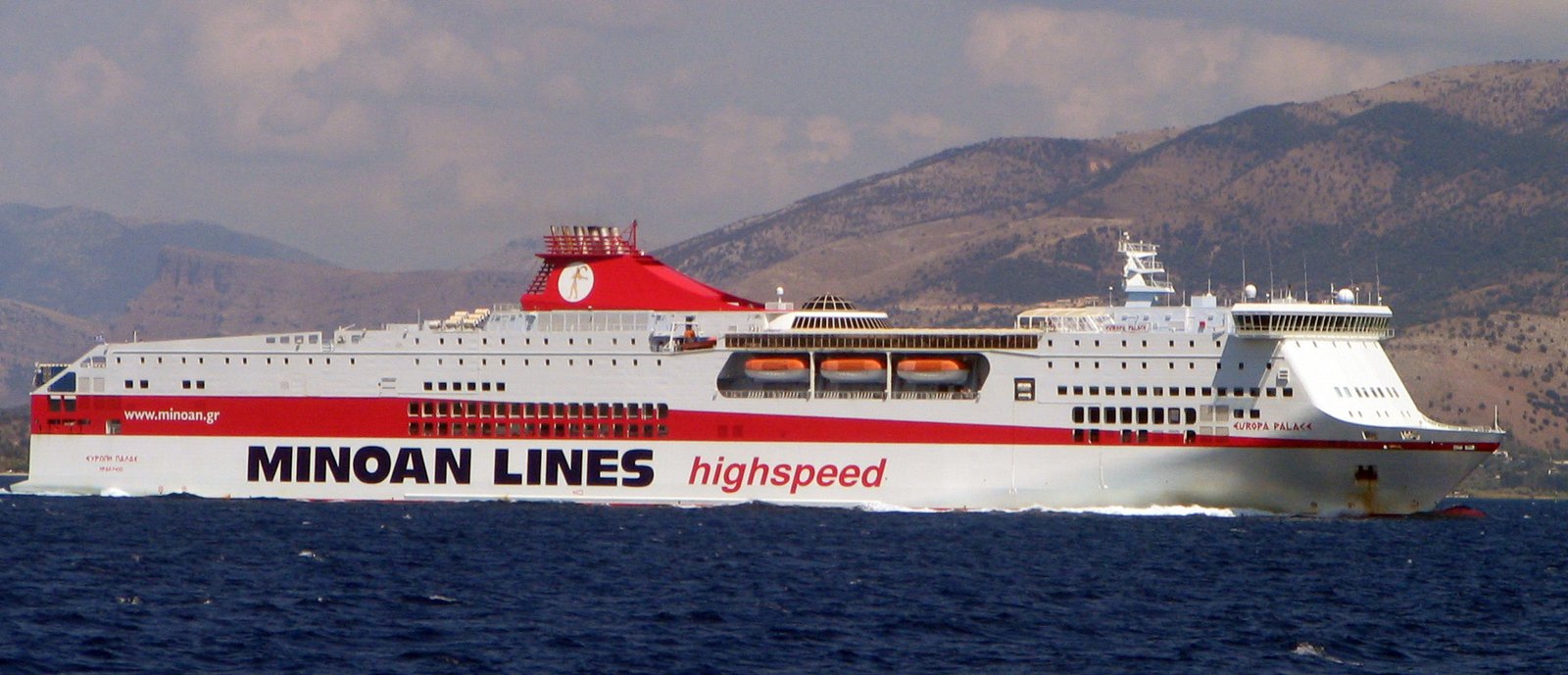 L'Amsicora en mer, en ao&ucirc;t 2006, lorsqu'il s'appelait encore Europa Palace et naviguait sous les couleurs de Minoan Lines ; photo : Bogdan Giuşcă (visible sur Wikipedia)