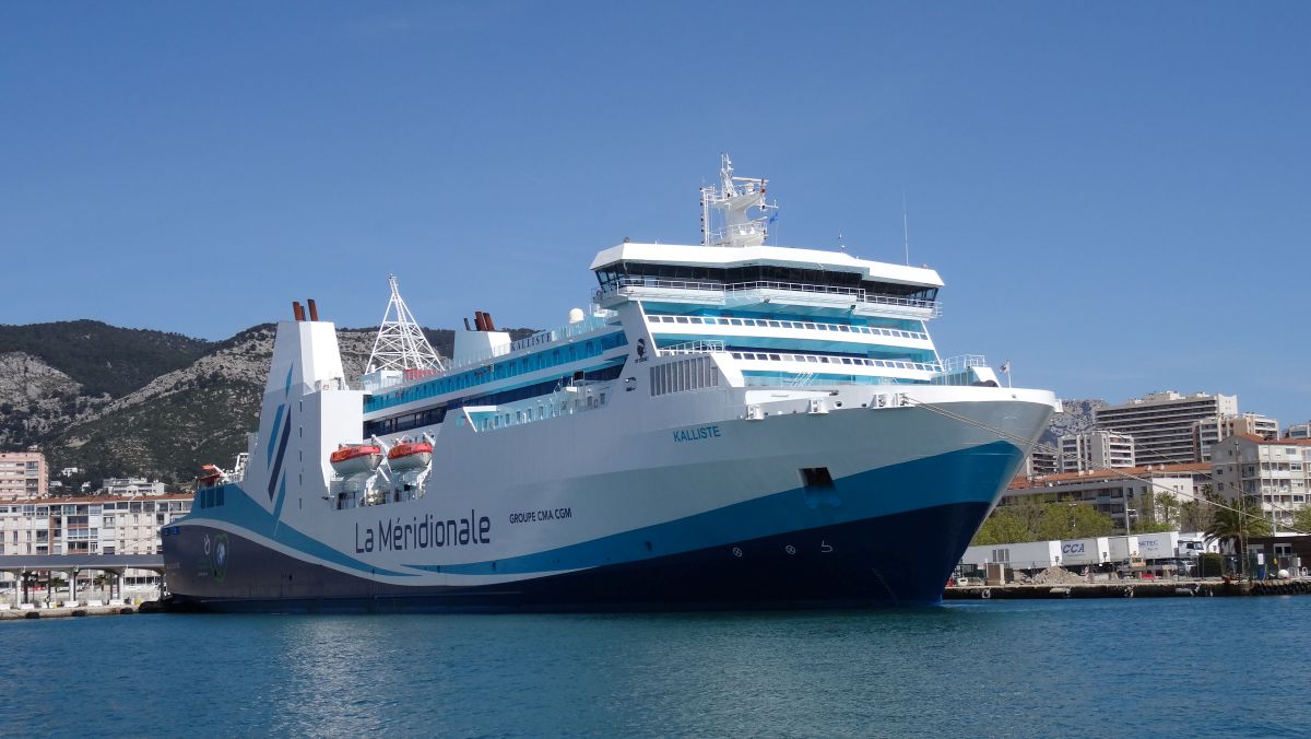 Le Kalliste &agrave; quai &agrave; Toulon, en avril 2024 ; photo : Jean-Pierre Fabre.