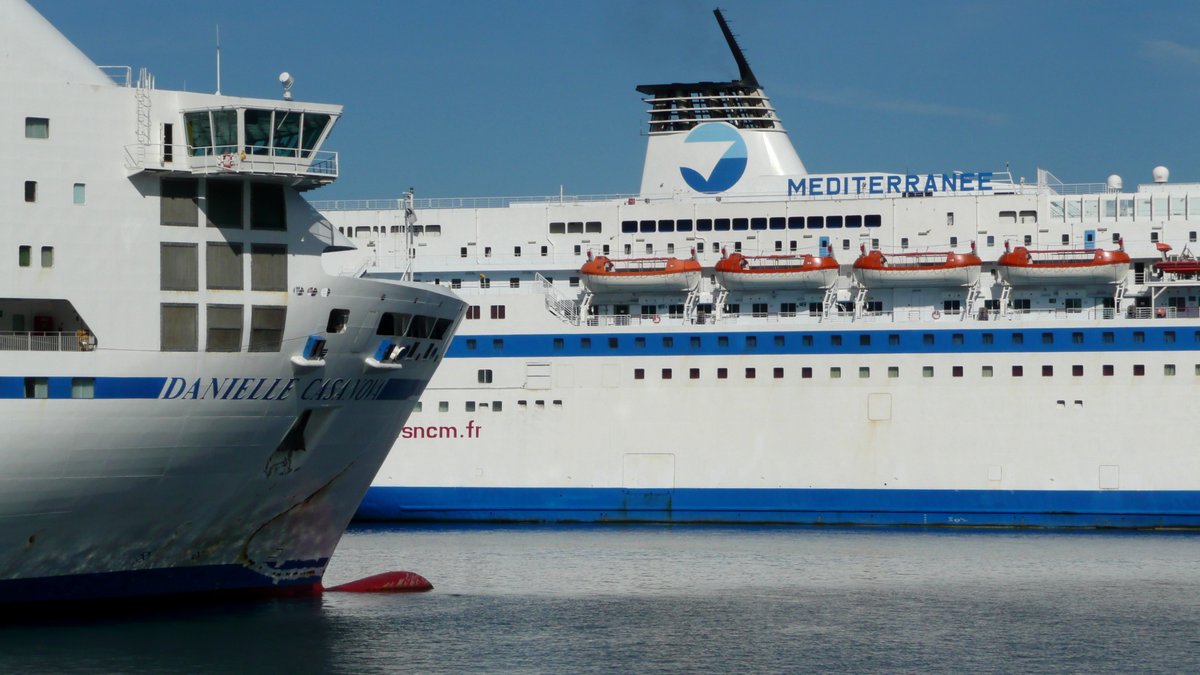 D&eacute;tails des ferries Danielle Casanova et M&eacute;diterran&eacute;e, &agrave; quai &agrave; Bastia en mai 2014 ; photo : Romain Roussel