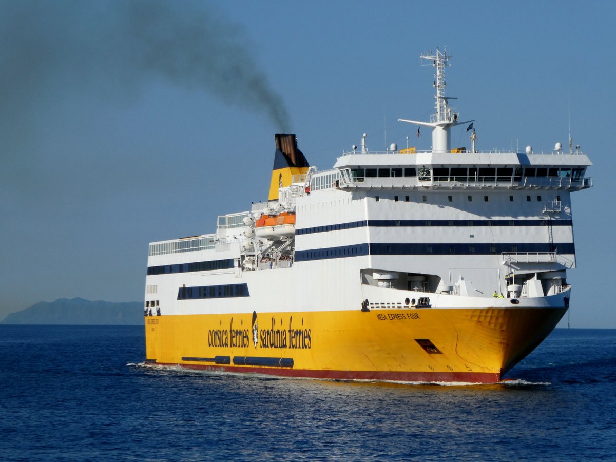 L'arriv&eacute;e du Mega Express Four de la Corsica Ferries &agrave; Bastia, en mai 2021 ; photo : Romain Roussel