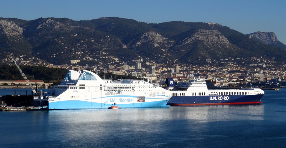 Le Piana de la M&eacute;ridionale et le UN RoRo au port du Br&eacute;gaillon en d&eacute;cembre 2015 ; photo : Jean-Pierre Fabre.