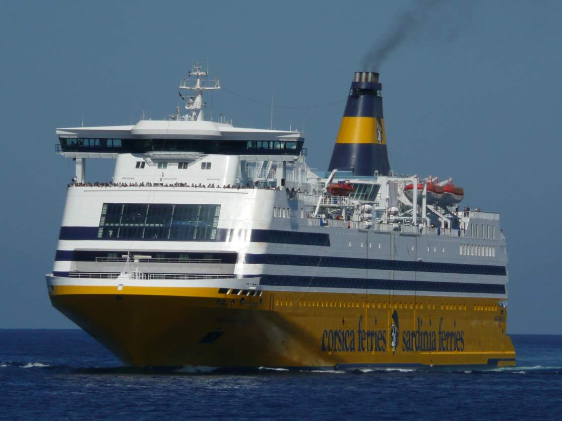 Le Mega Smeralda, navire amiral de la Corsica Ferries, profite d&eacute;sormais aussi aux voyageurs des lignes Toulon-Corse et Nice-Corse