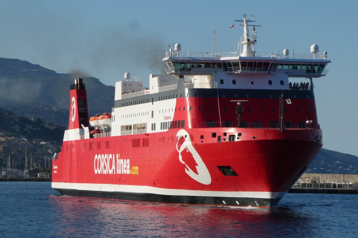 Le d&eacute;part du Vizzavona du port de Bastia, en mai 2021 ; photo : Romain Roussel