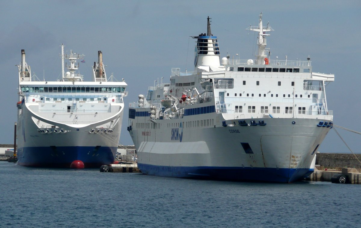 Le Corse et le Pascal Paoli &agrave; quai, &agrave; Bastia, en mai 2013