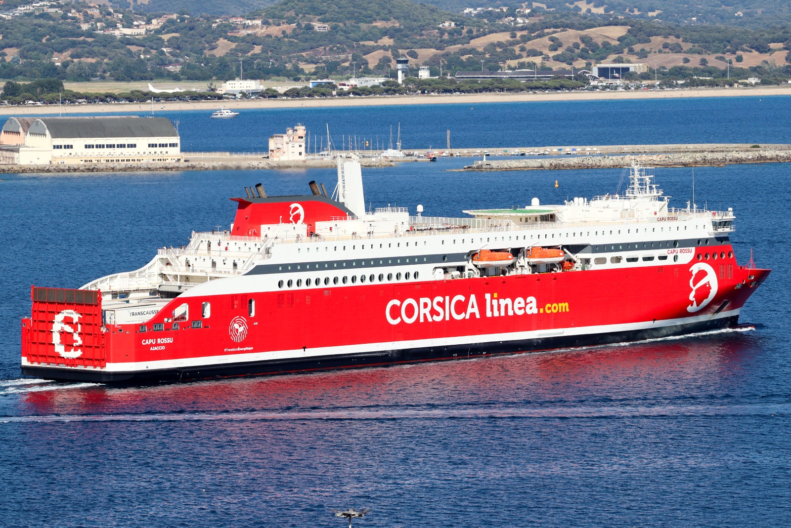 Le Capu Rossu dans le golfe d'Ajaccio, en juin 2026 ; photo : Pascal Lenzi