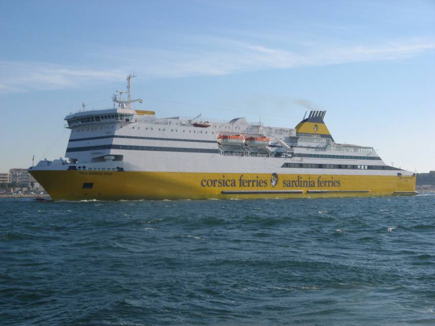 Le Mega Express Four en rade de Toulon en novembre 2006, photo : Nicolas Giovanetti